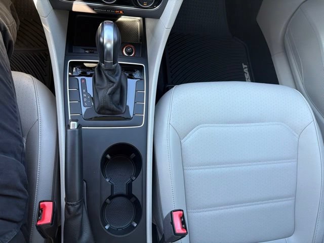 Used 2017 Volkswagen Passat 1.8T R-Line w/ R-Line Lighting Package FWD image 17