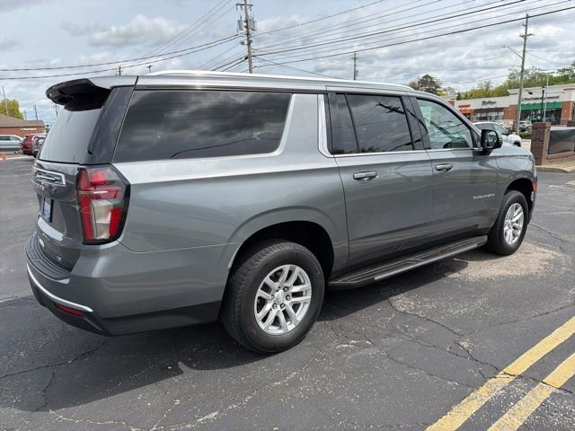 Used 2022 Chevrolet Suburban LT w/ Luxury Package AWD/4WD image 6