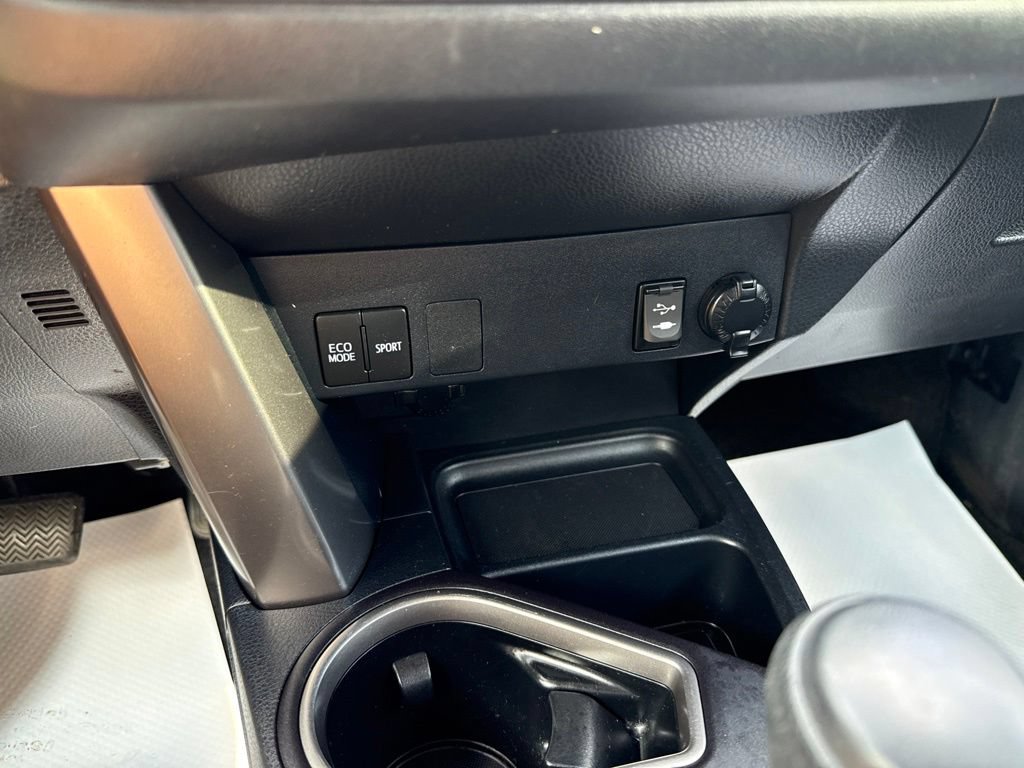 Used 2018 Toyota RAV4 LE w/ All Weather Liner Package AWD/4WD image 35