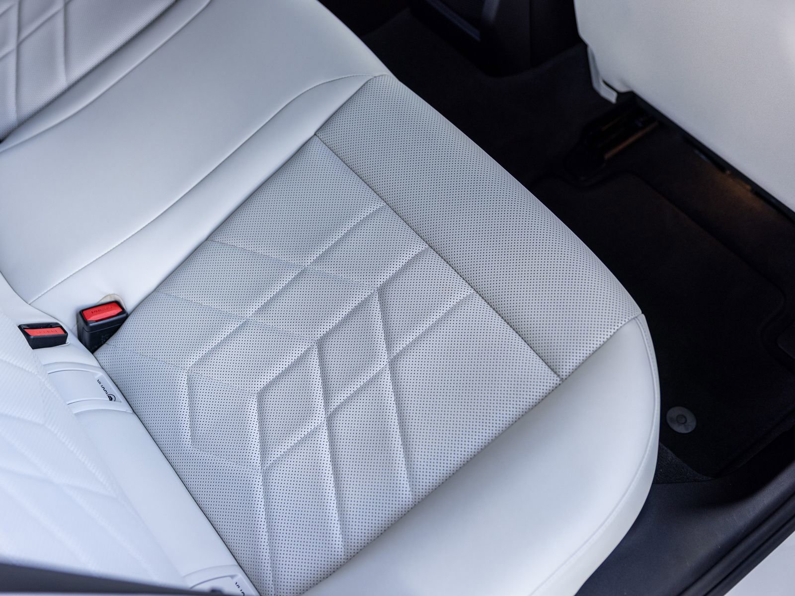 Used 2024 BMW 530i w/ Executive Package image 33