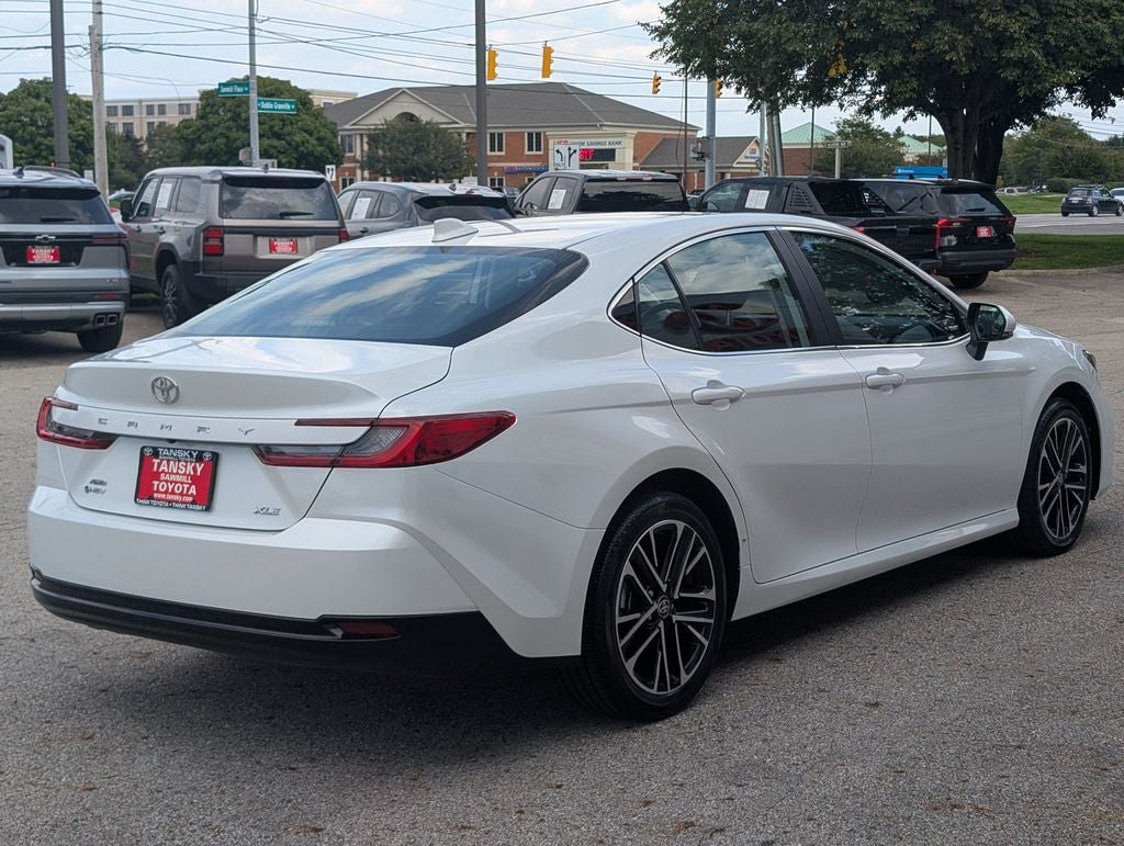 Used 2025 Toyota Camry XLE AWD/4WD image 7