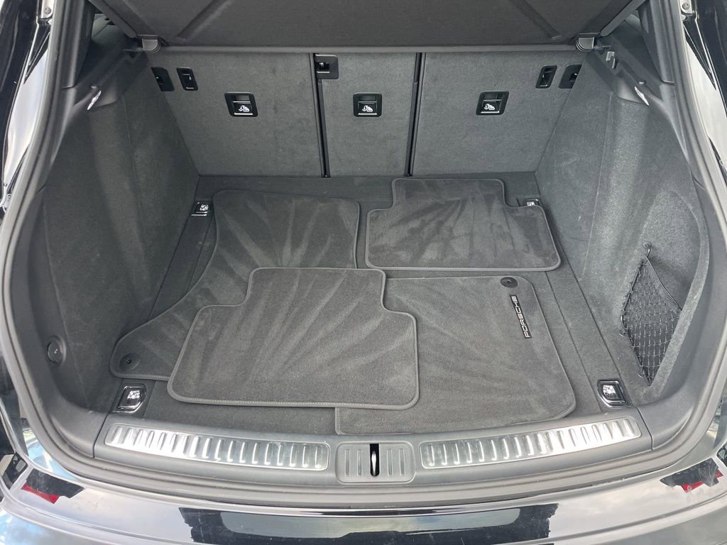 Certified 2025 Porsche Macan image 7