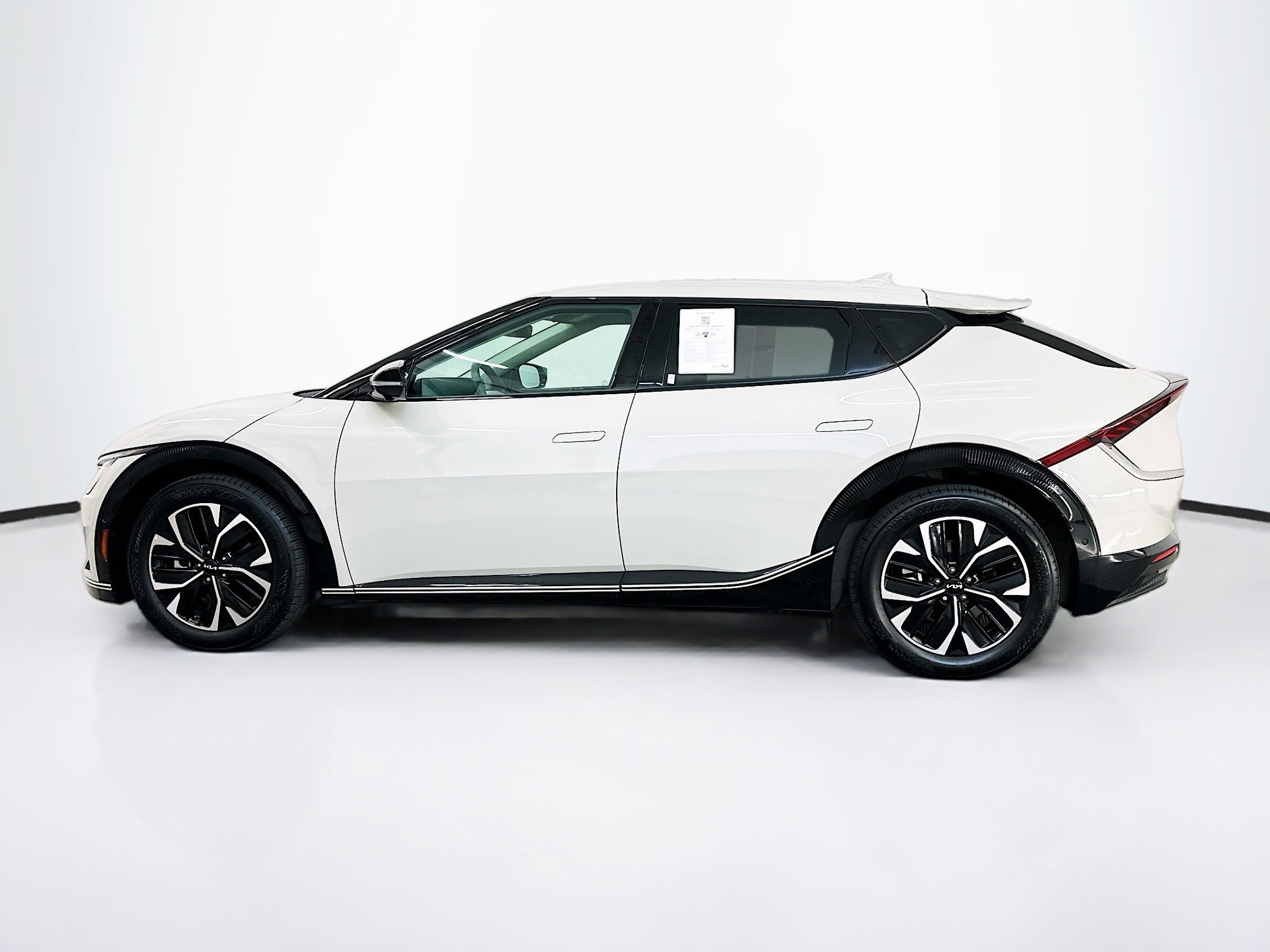 Used 2024 Kia EV6 Wind w/ Wind Technology Package AWD/4WD image 4