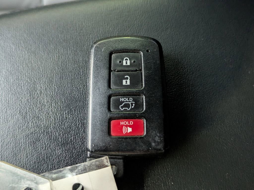 Used 2016 Toyota RAV4 Limited image 32