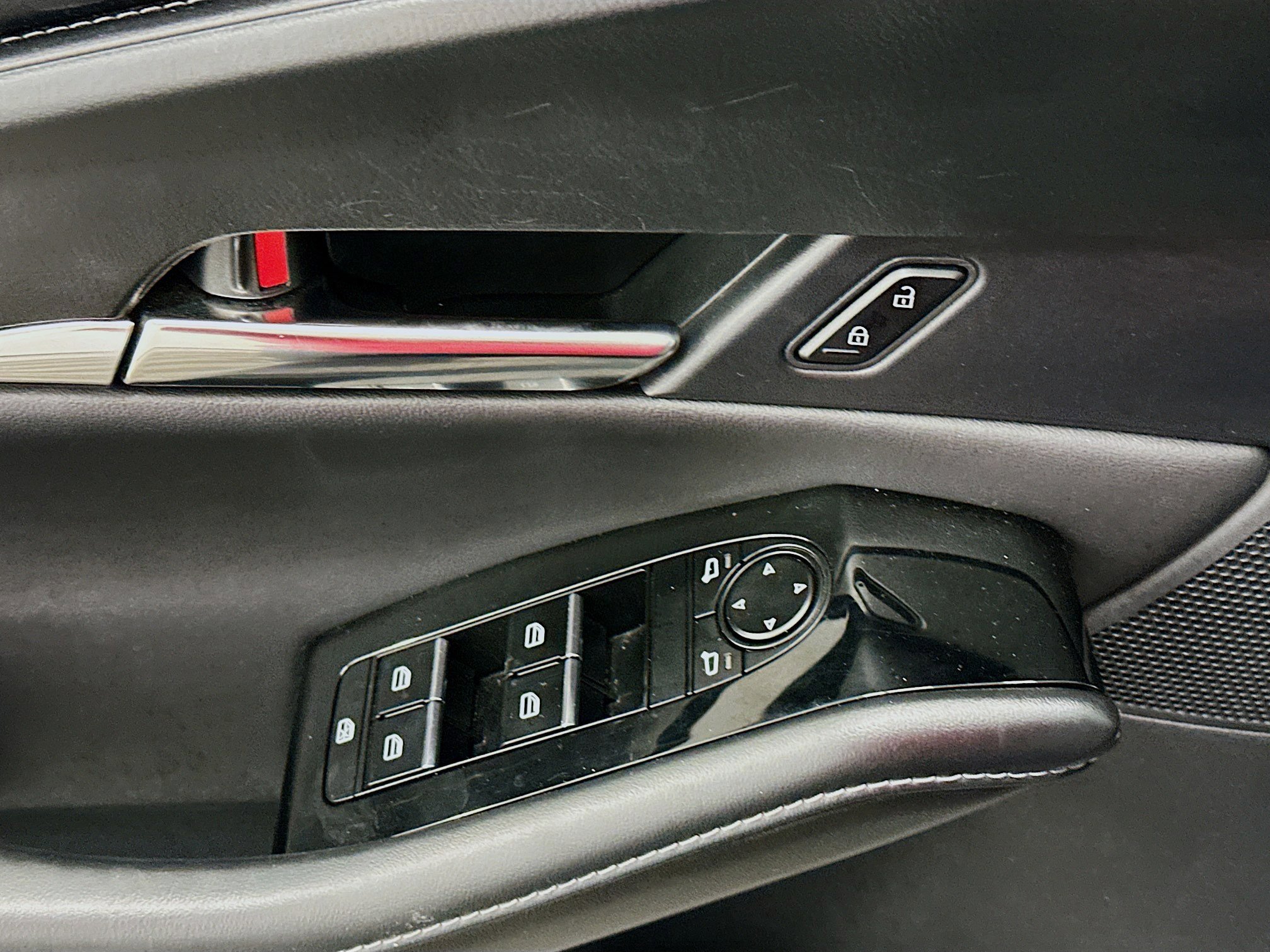 Used 2025 MAZDA CX-30 AWD 2.5 S w/ Preferred Package image 15