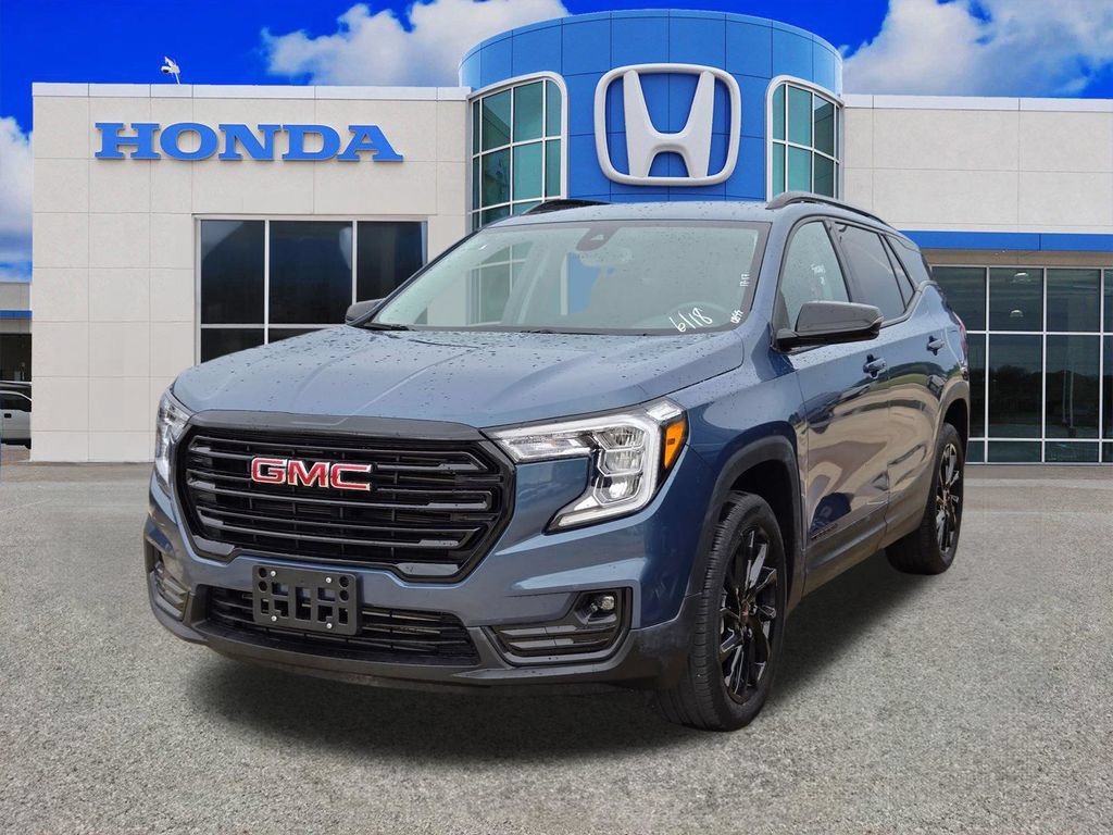 Used 2024 GMC Terrain SLT w/ Elevation Edition AWD/4WD image 3
