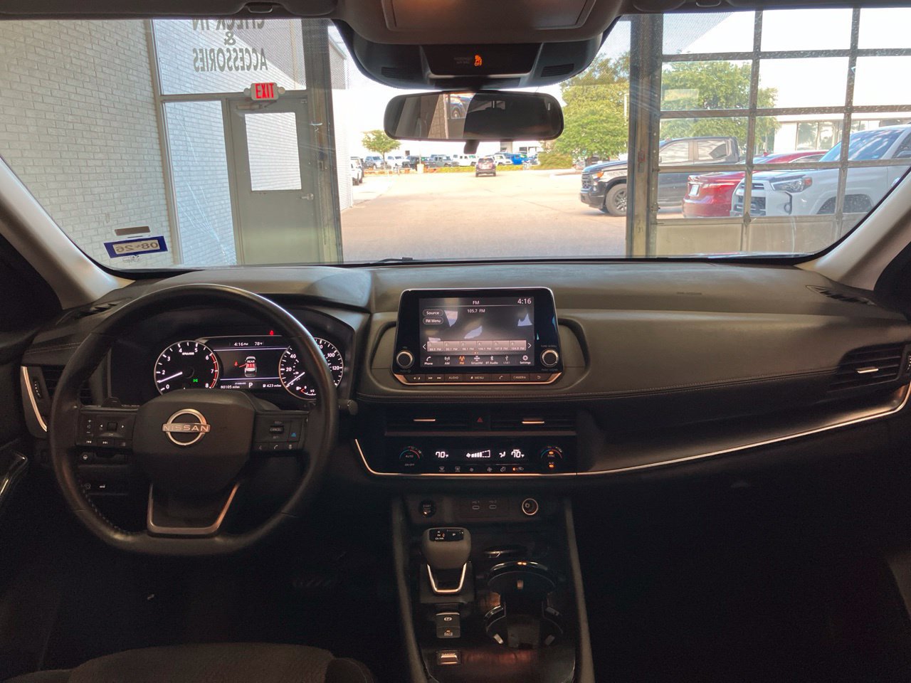 Used 2025 Nissan Rogue SV FWD image 12
