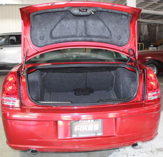 Used 2010 Chrysler 300 S image 23