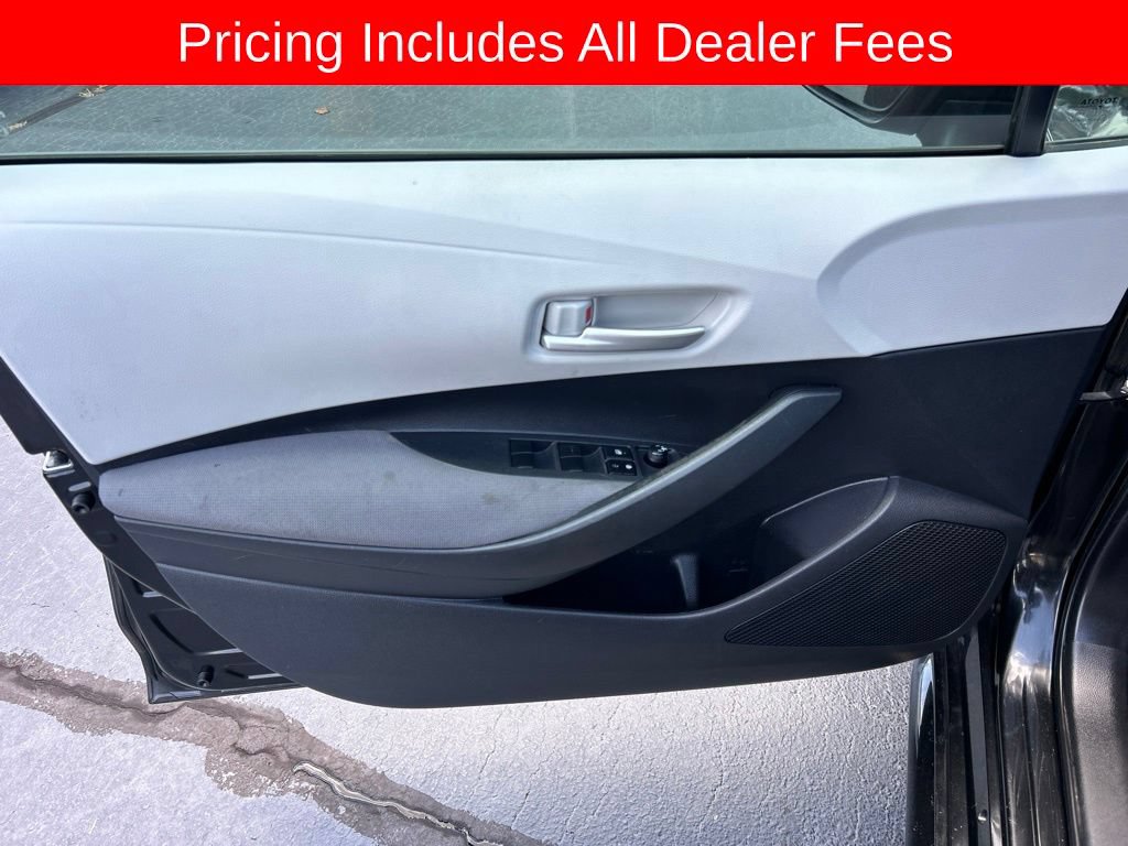 Used 2020 Toyota Corolla LE FWD image 3