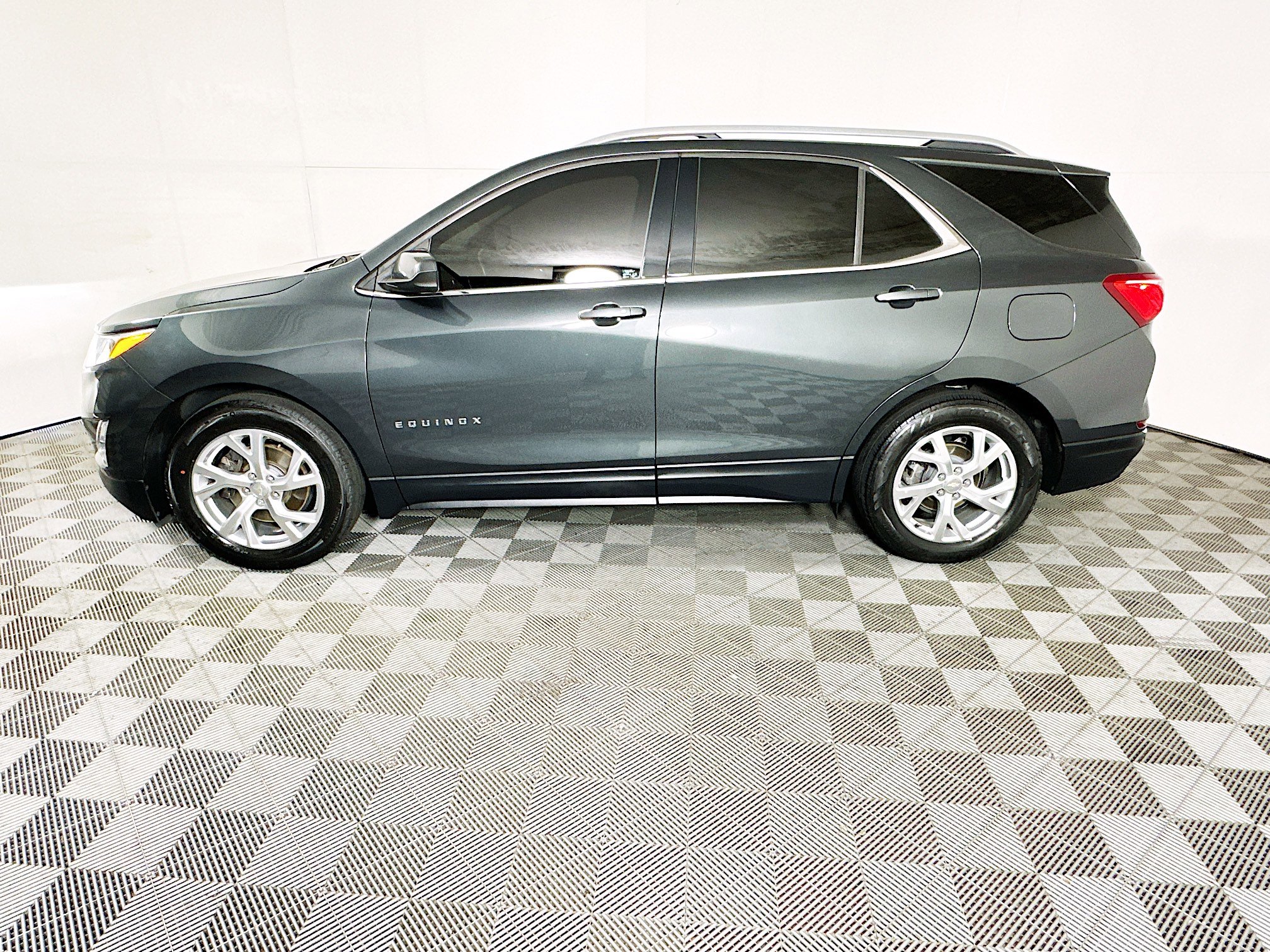 Used 2020 Chevrolet Equinox LT FWD image 6