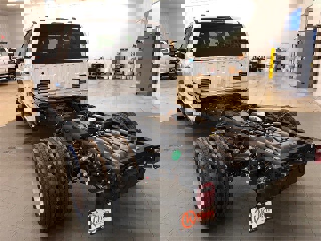 New 2025 Ford F550 4x4 Crew Cab image 6