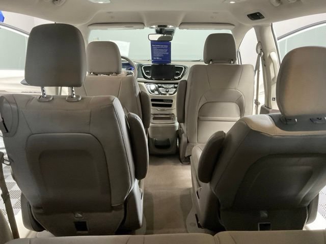 Used 2021 Chrysler Pacifica Touring FWD image 27