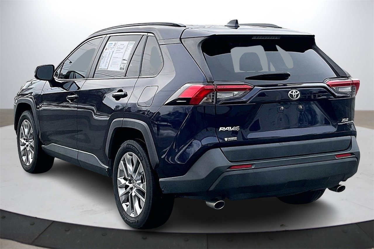 Used 2020 Toyota RAV4 XLE Premium image 7