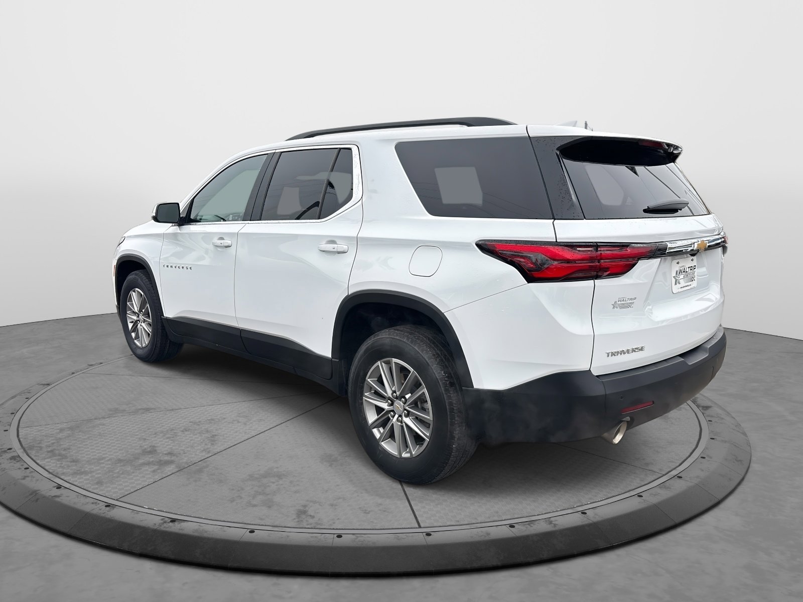 Used 2023 Chevrolet Traverse LT image 6