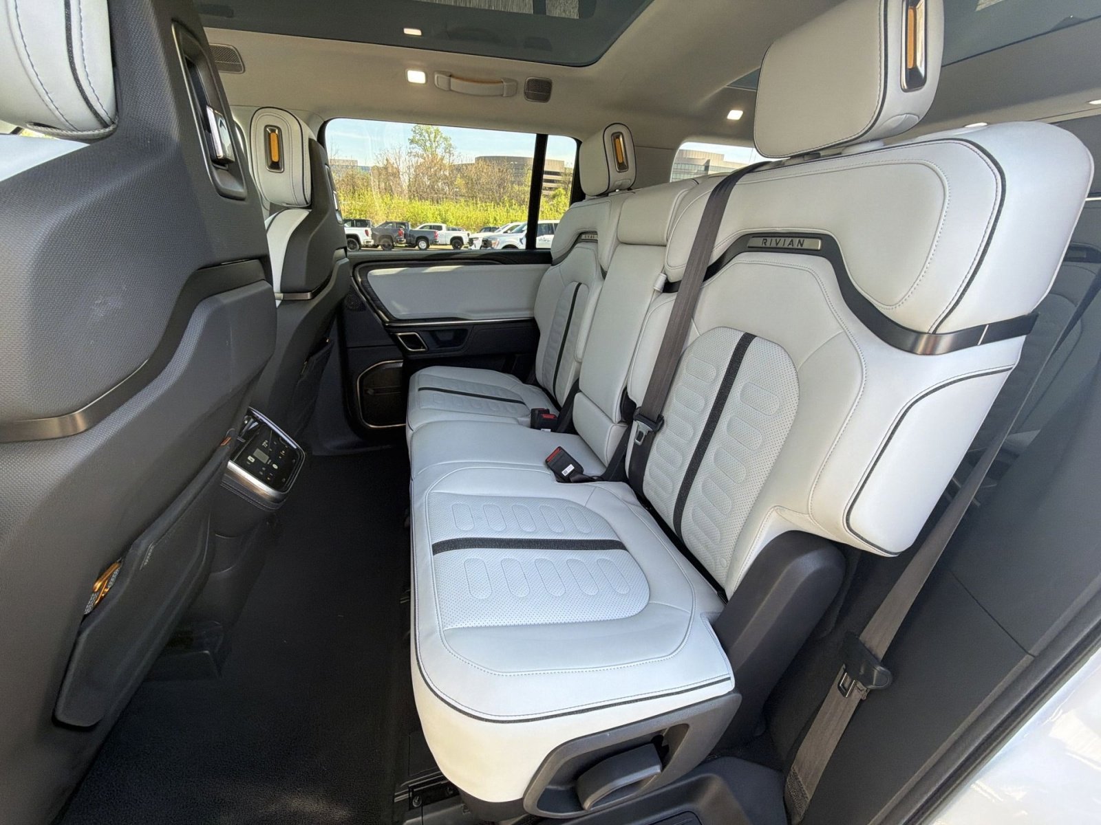 Used 2024 Rivian R1S Adventure image 25