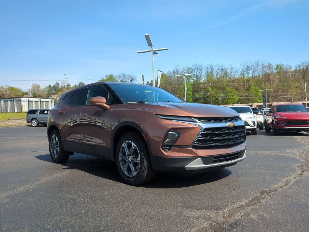 Used 2023 Chevrolet Blazer LT w/ Driver Confidence Package AWD/4WD image 3