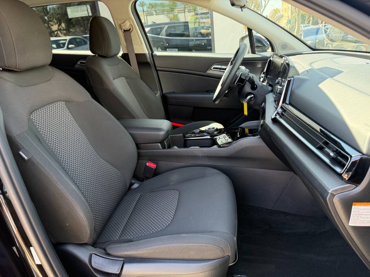 Used 2023 Kia Sportage LX AWD/4WD image 30