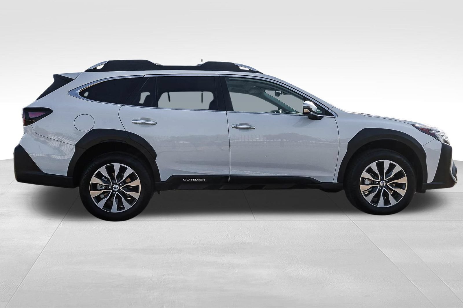 Used 2025 Subaru Outback Touring XT AWD/4WD image 4