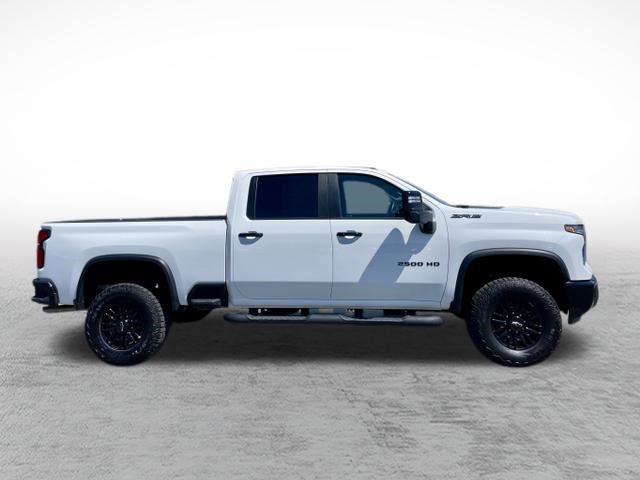 Used 2025 Chevrolet Silverado 2500 ZR2 w/ Technology Package AWD/4WD image 4