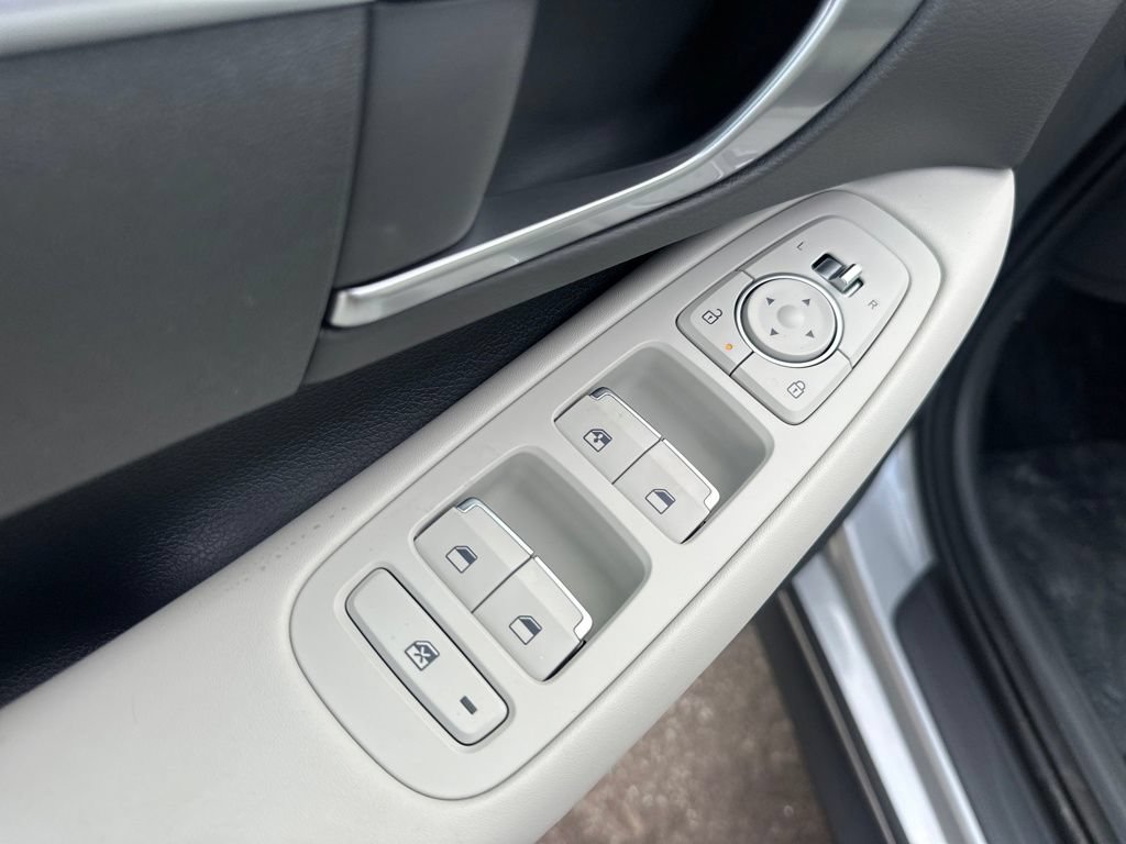 Used 2026 Hyundai Sonata SE FWD image 11