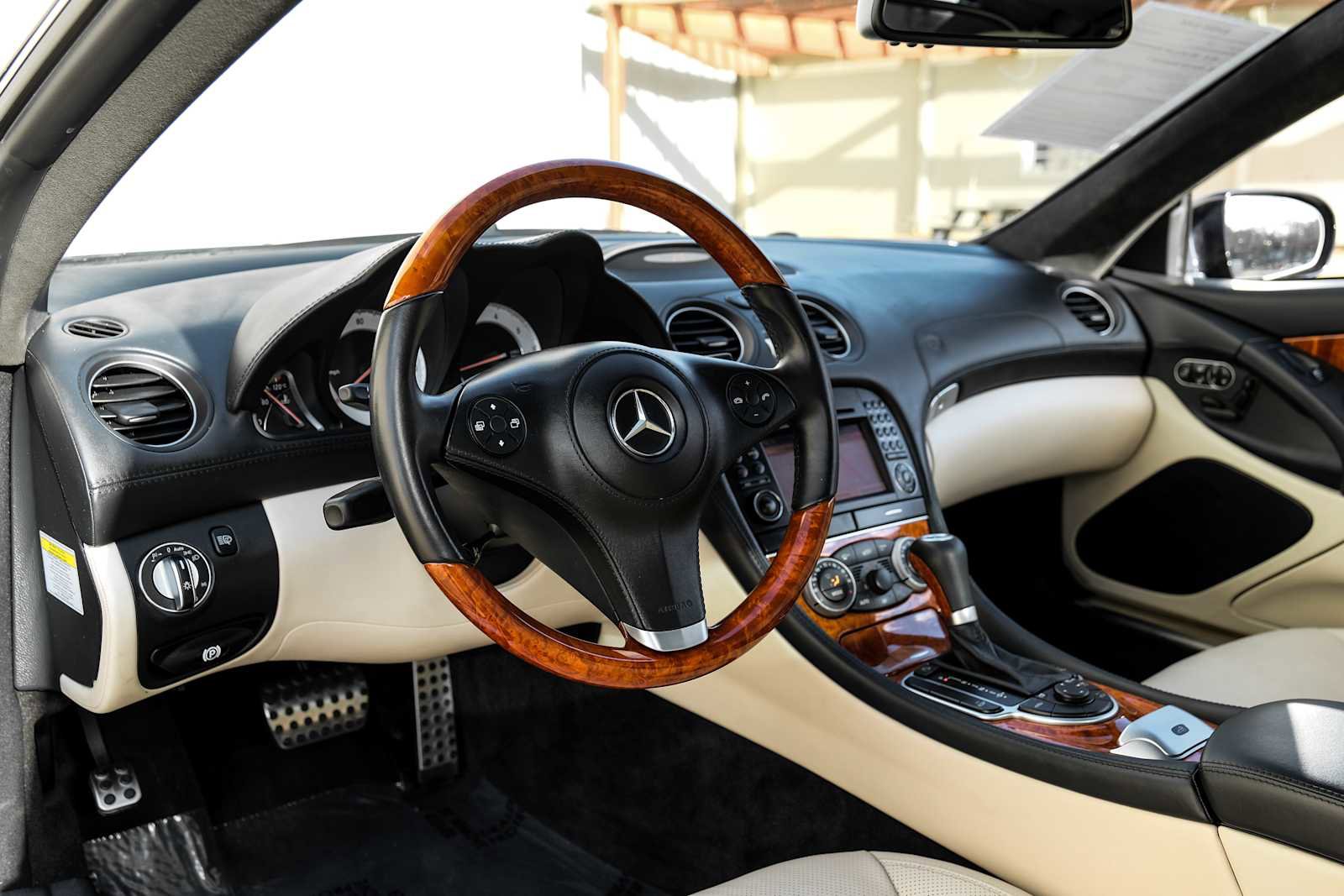 Used 2011 Mercedes-Benz SL 550 image 3