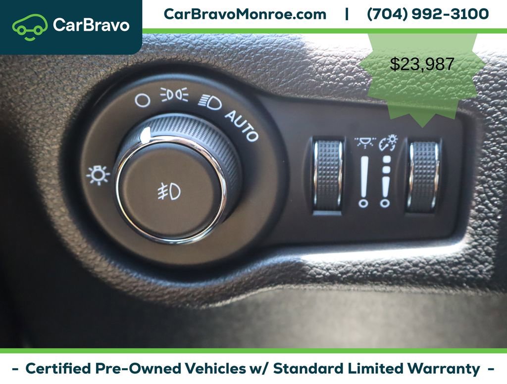 Used 2021 Chrysler Pacifica Pinnacle FWD image 26
