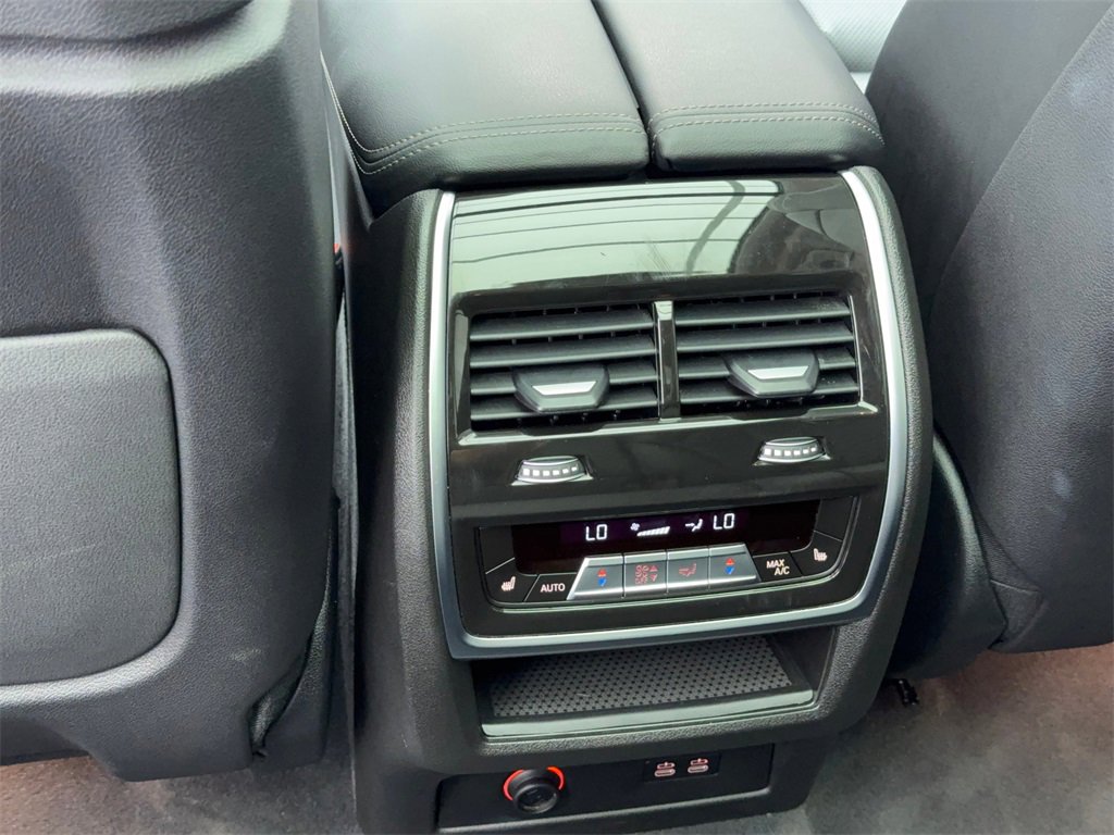 Used 2024 BMW X7 xDrive40i image 45