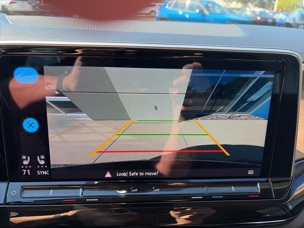 Certified 2025 Volkswagen Atlas SE image 20