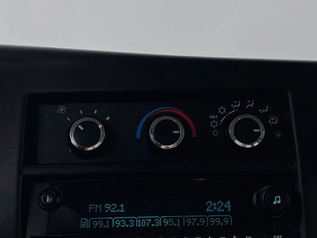 Used 2015 Chevrolet Express 2500 image 15