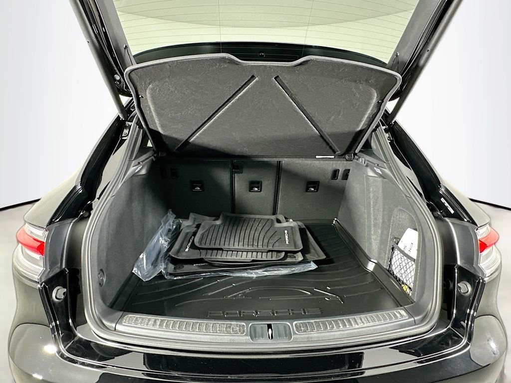 Used 2025 Porsche Macan image 28