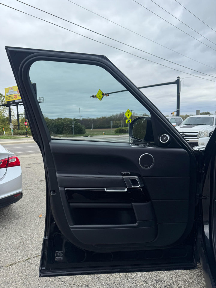 Used 2017 Land Rover Range Rover Supercharged image 13