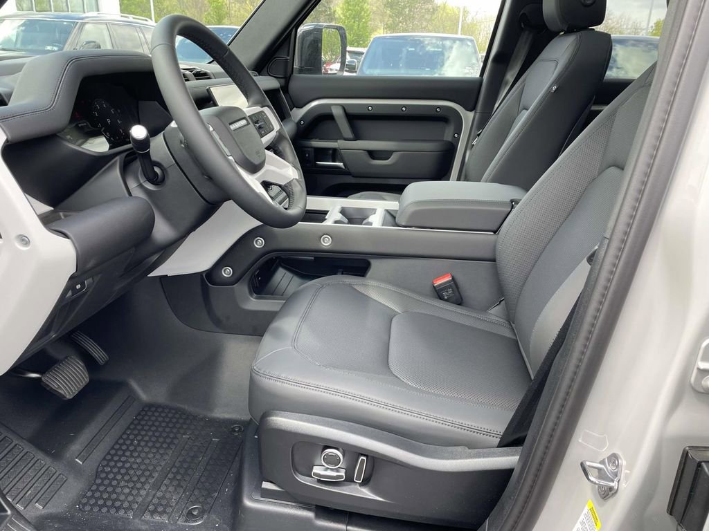 New 2026 Land Rover Defender 130 X-Dynamic SE AWD/4WD image 14