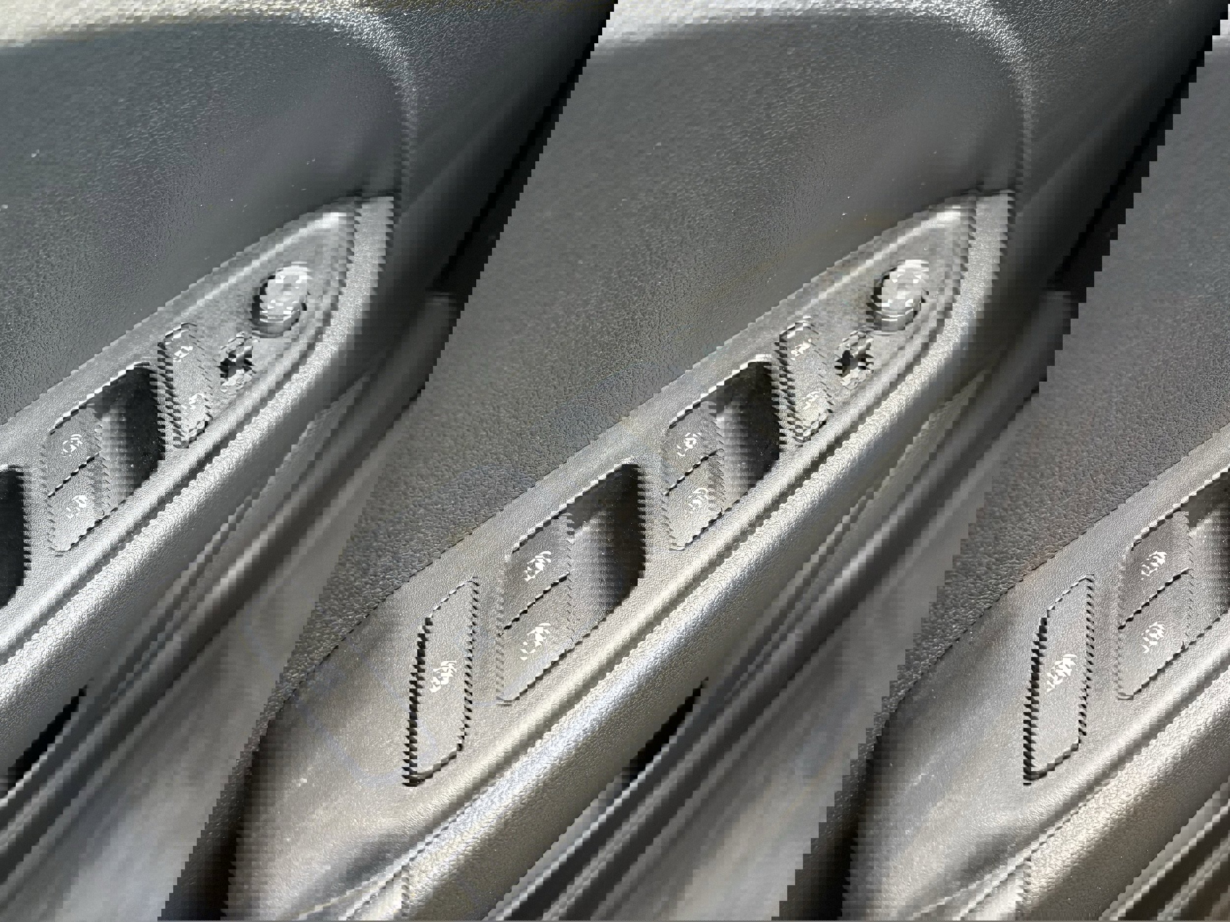 Used 2024 Hyundai Venue Limited image 19