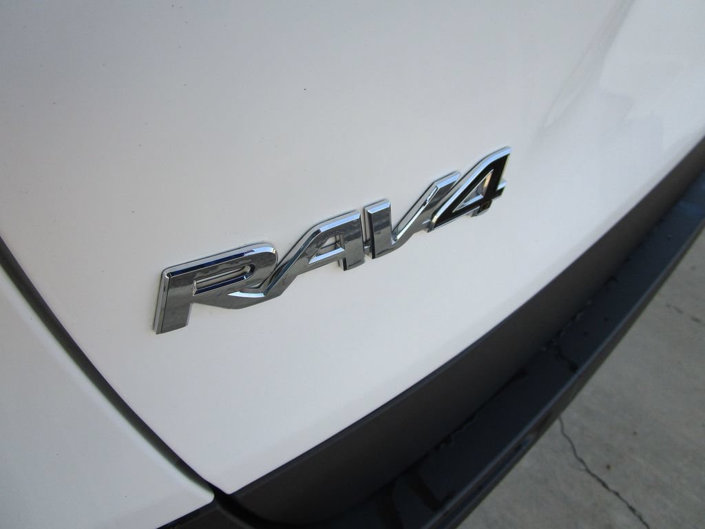 Used 2025 Toyota RAV4 XLE FWD image 12