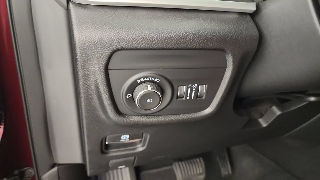 Used 2023 Jeep Grand Cherokee Limited AWD/4WD image 24