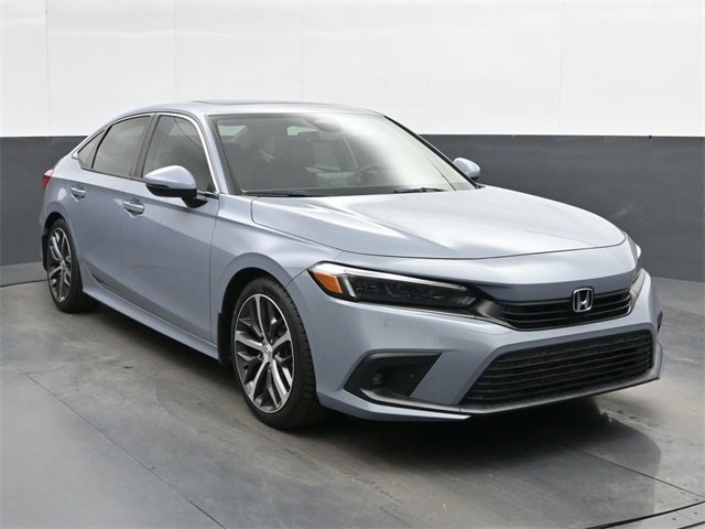 Used 2022 Honda Civic Touring image 2