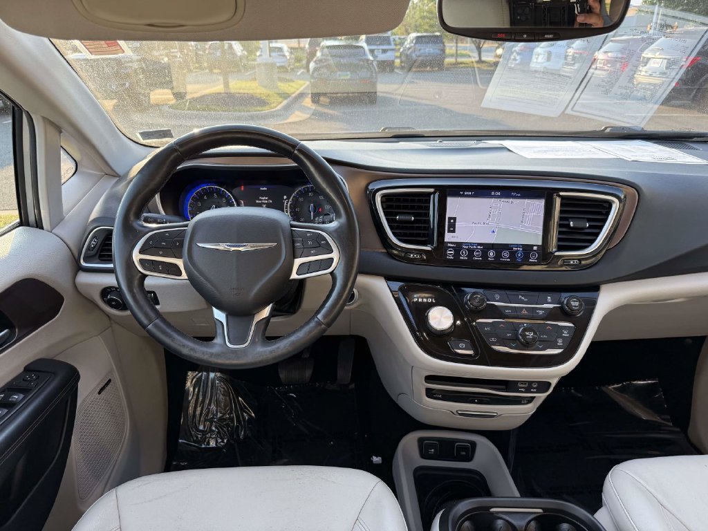 Used 2018 Chrysler Pacifica Touring-L Plus w/ Tire & Wheel Group FWD image 18