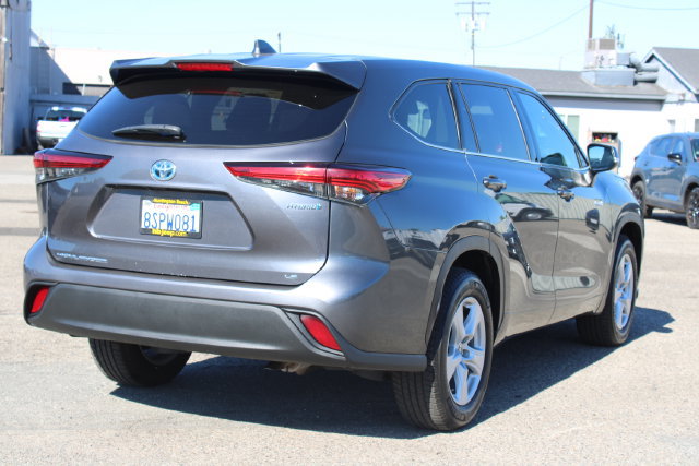 Used 2020 Toyota Highlander LE FWD image 5