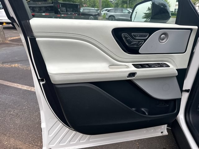 New 2026 Lincoln Aviator Black Label w/ Jet Appearance Package AWD/4WD image 11