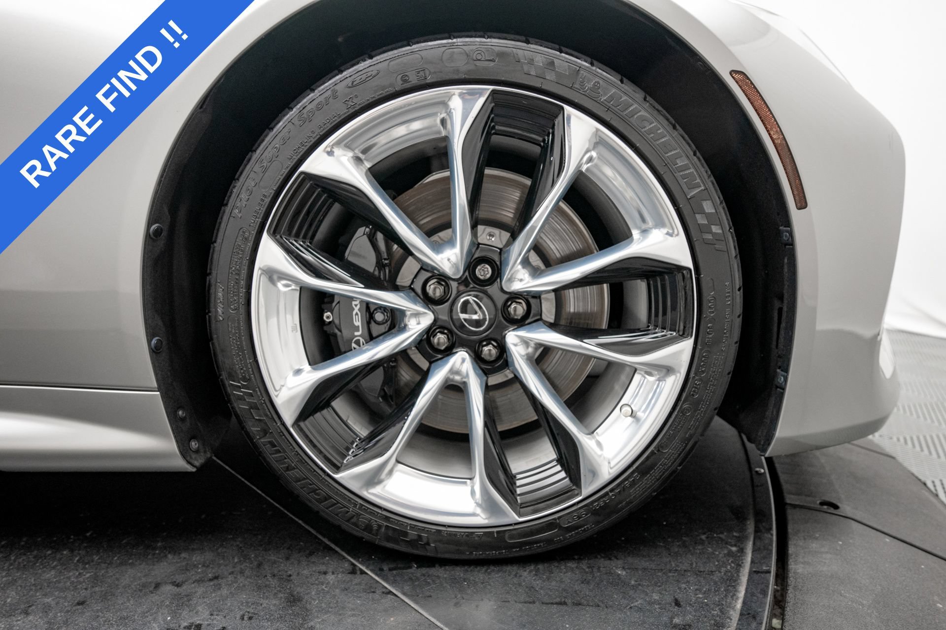 Used 2021 Lexus LC 500 Coupe w/ Touring Package RWD image 29