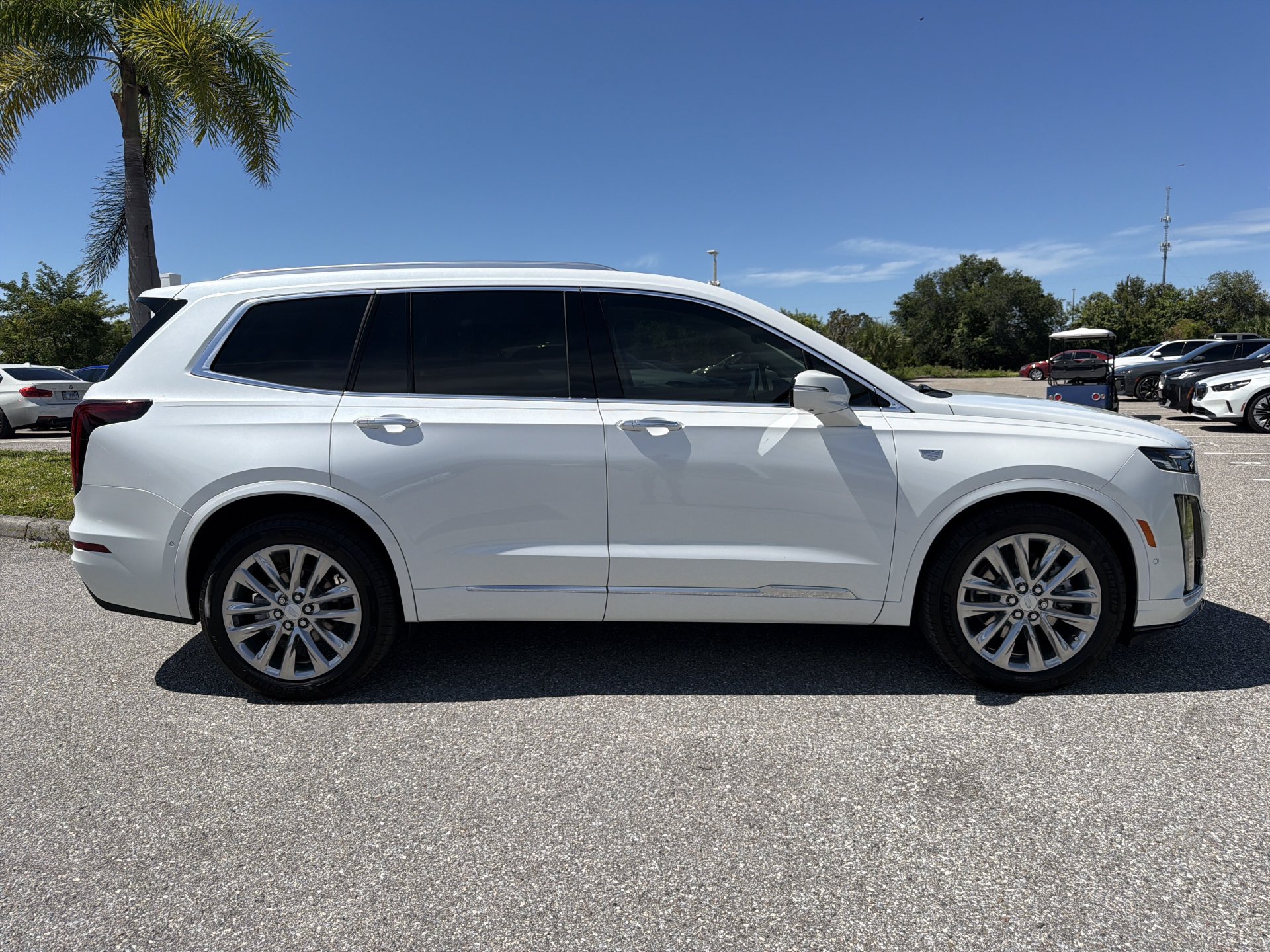 Used 2024 Cadillac XT6 Premium Luxury w/ Technology Package FWD image 3
