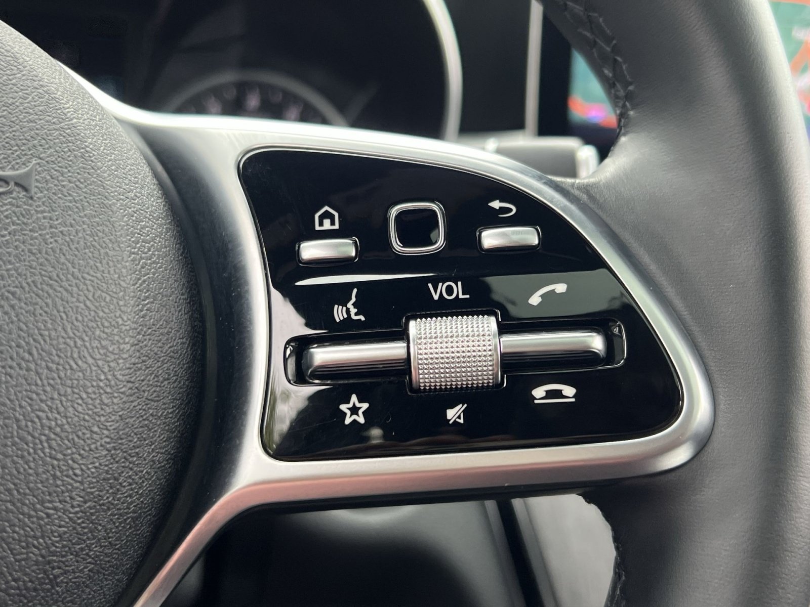 Used 2019 Mercedes-Benz C 300 4MATIC Sedan image 37