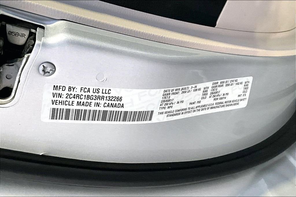 Used 2024 Chrysler Pacifica Touring-L image 14