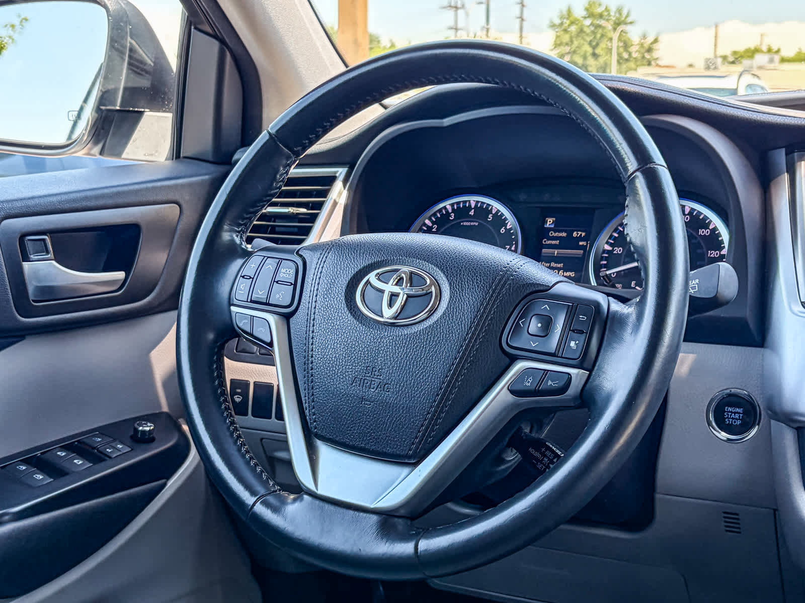 Used 2017 Toyota Highlander XLE AWD/4WD image 14