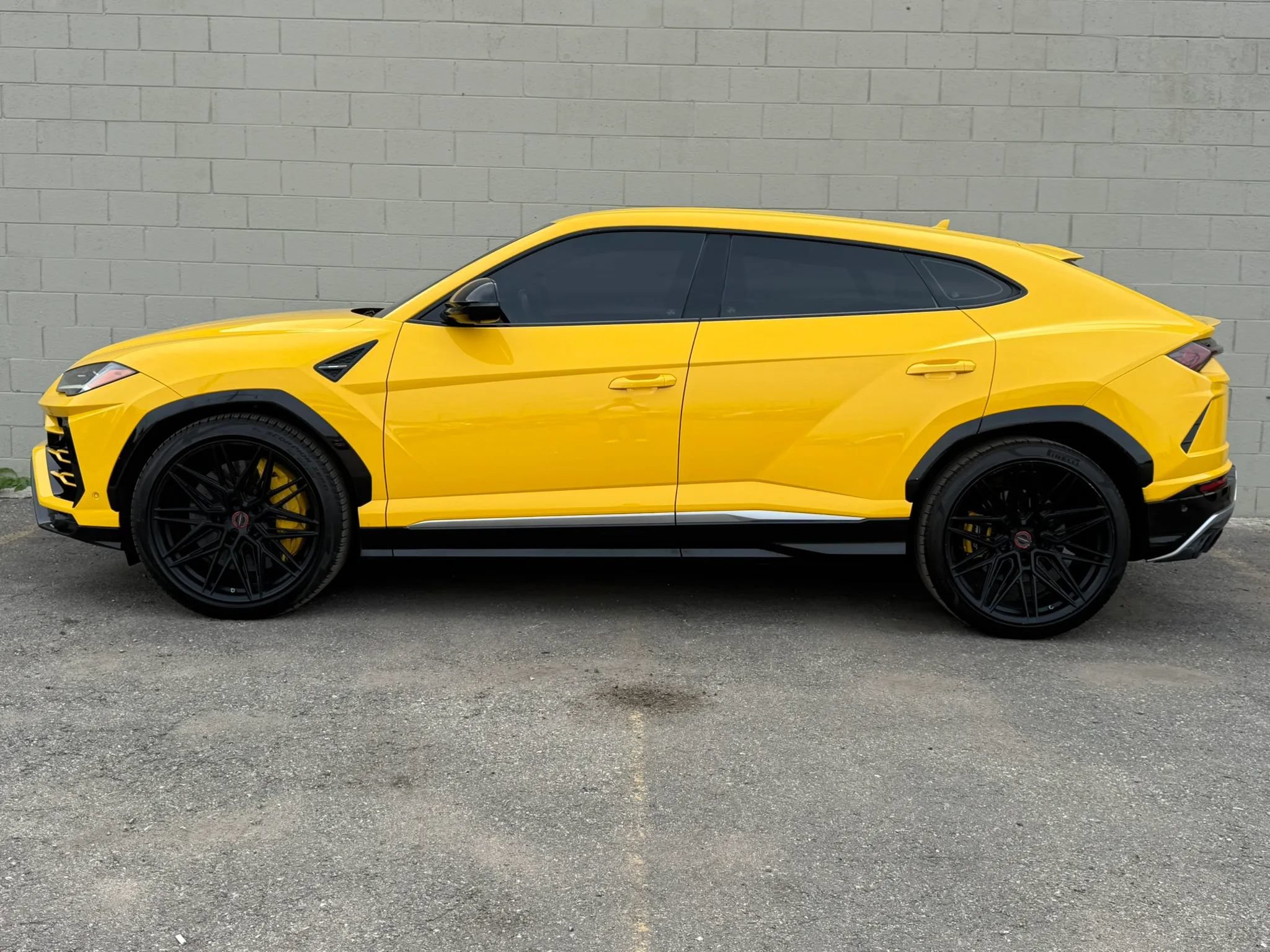 Used 2019 Lamborghini Urus AWD/4WD image 4