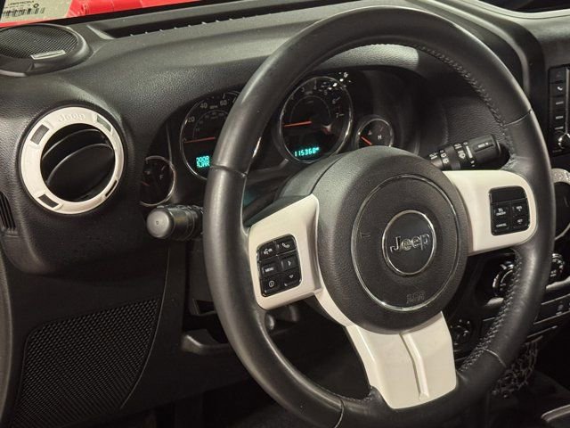 Used 2015 Jeep Wrangler Unlimited Sahara image 28
