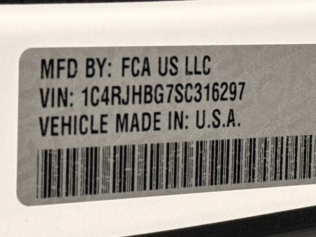 Certified 2025 Jeep Grand Cherokee Limited image 39