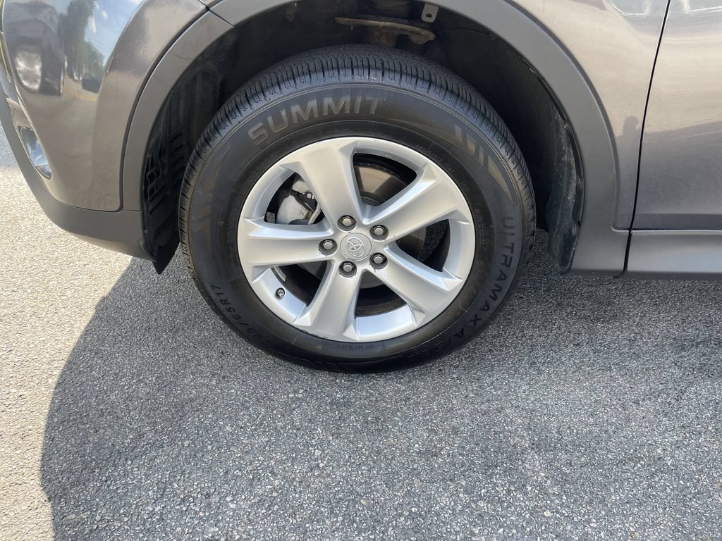 Used 2014 Toyota RAV4 XLE AWD/4WD image 9