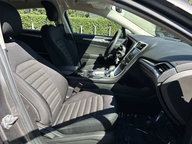 Used 2014 Ford Fusion SE FWD image 30