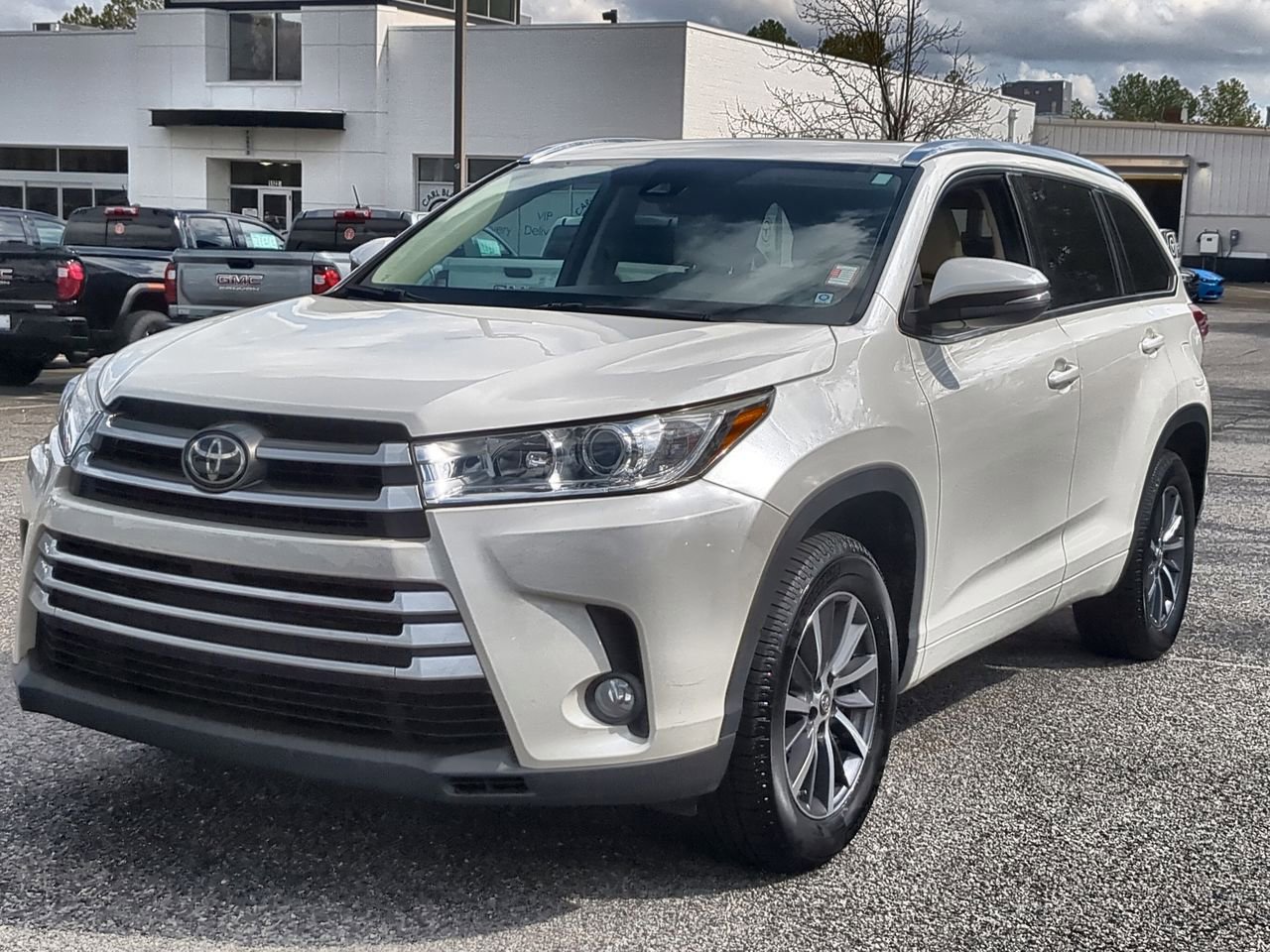 Used 2017 Toyota Highlander XLE FWD image 4